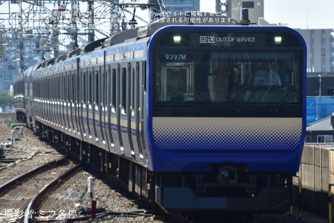 【JR東】E235系1000番台F-46編成車輪転削回送を市川駅で撮影した写真