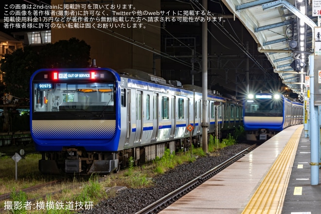 【JR東】E235系F-41編成を使用した逗子海岸花火大会臨が運転を不明で撮影した写真