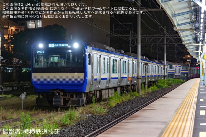 【JR東】E235系F-41編成を使用した逗子海岸花火大会臨が運転を不明で撮影した写真