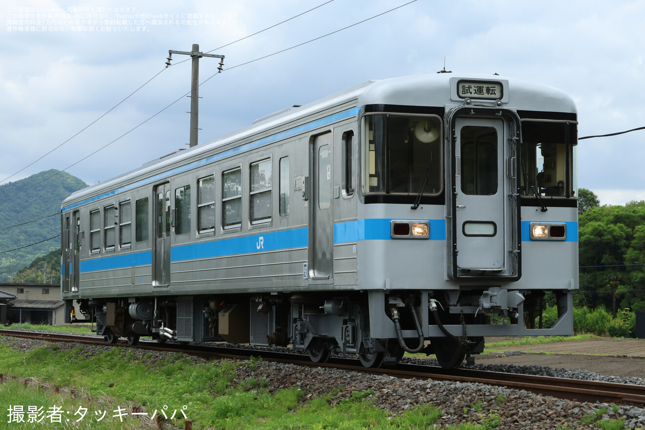 【JR四】1000形1017号車が検査を終えて多度津工場出場の拡大写真