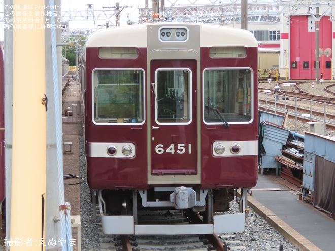 【阪急】6300系6351F 正雀車庫で方向幕撤去が確認されるを正雀車庫付近で撮影した写真