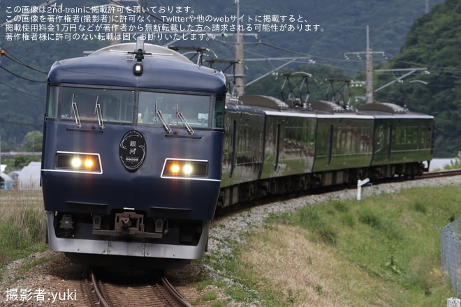 【JR西】「WEST EXPRESS 銀河」使用の城崎温泉方面に向かう団体臨時列車が運転を不明で撮影した写真