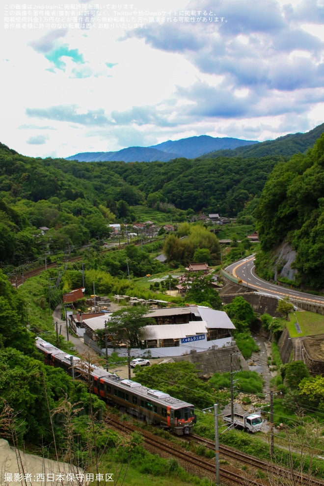 【JR西】227系R-16+R-17編成が下関支所から岡山へ返却回送を不明で撮影した写真