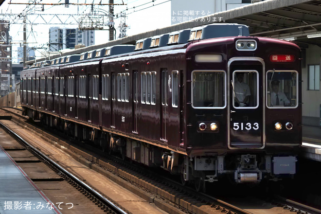 【阪急】長期運用離脱中の5100系5132F(5132×4R)正雀入場回送を上新庄駅で撮影した写真