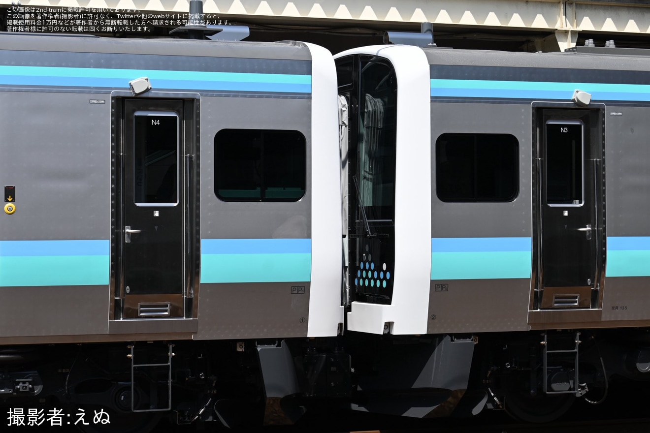 【JR東】E131系200番台ナノN3編成・ナノN4編成がJ-TREC新津事業所を出場の拡大写真