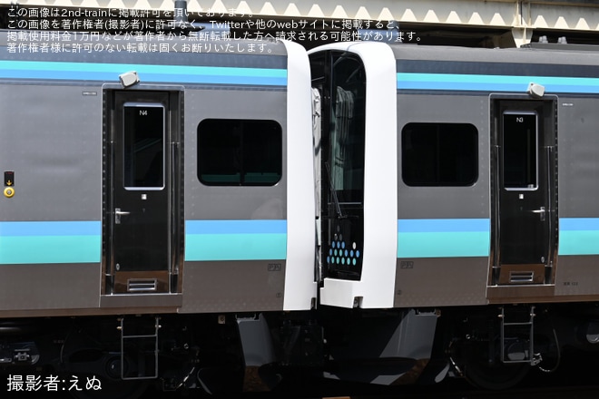 【JR東】E131系200番台ナノN3編成・ナノN4編成がJ-TREC新津事業所を出場を不明で撮影した写真