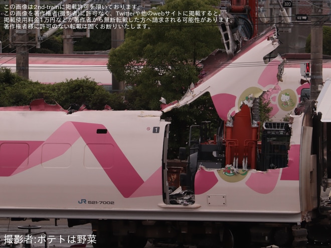 【JR西】「ハローキティ新幹線」500系V2編成1号車が解体を博多総合車両所付近で撮影した写真