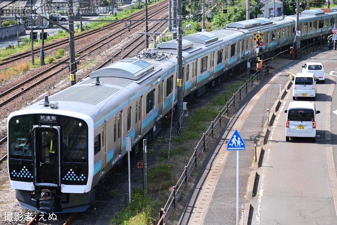 【JR東】E131系200番台ナノN3編成・ナノN4編成がJ-TREC新津事業所を出場の拡大写真