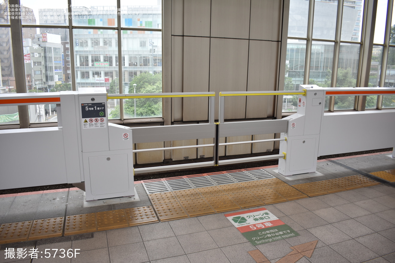 【JR東】中央快速線 武蔵小金井駅のホームドアが稼働開始(1・4番線)の拡大写真