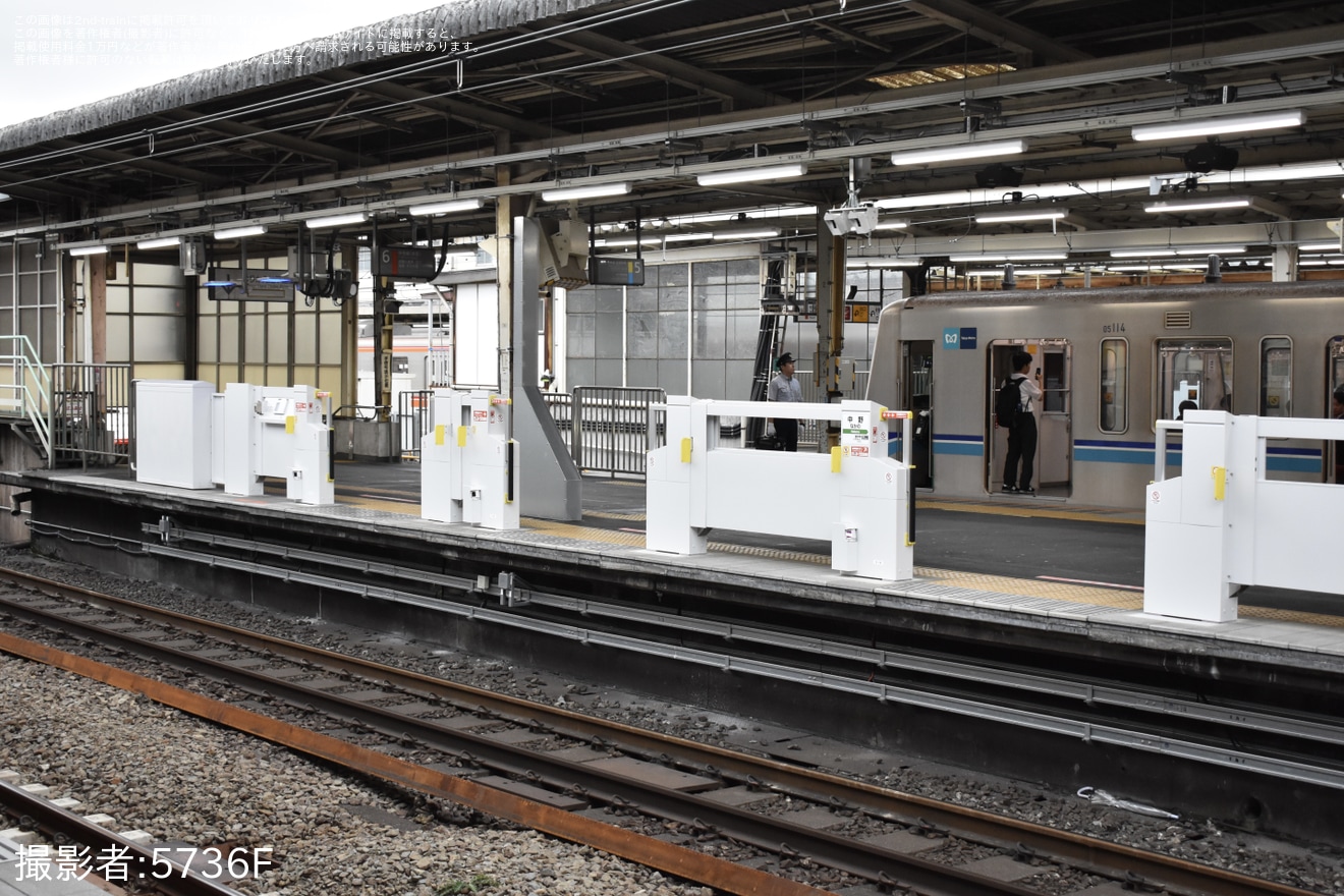 【JR東】中央快速線 中野駅にホームドアが設置の拡大写真