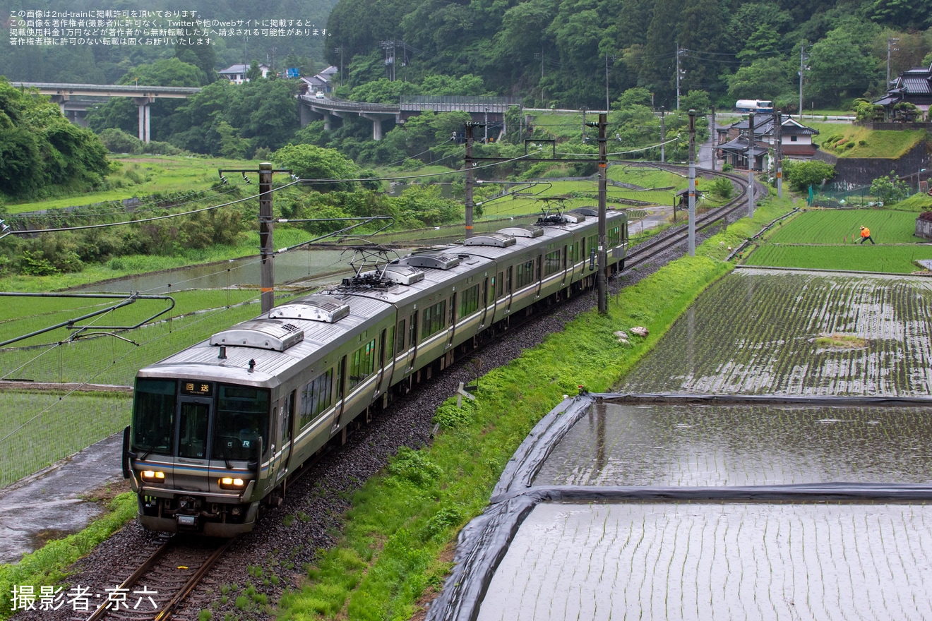【JR西】223系V22編成が伯備線経由で後藤総合車両所本所へ入場回送の拡大写真