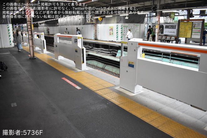 【JR東】中央快速線 中野駅にホームドアが設置を中野駅で撮影した写真