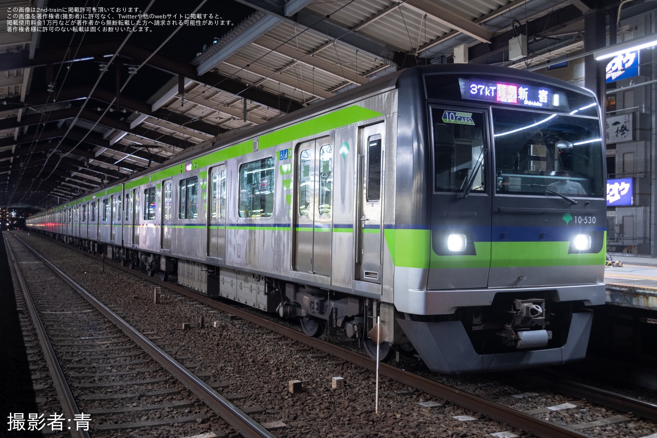 【都営】10-300形10-530Fが京王線内の特急新宿行きを代走の拡大写真