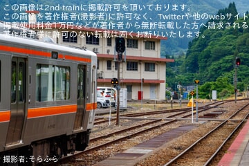 【JR海】猪谷駅に留置されていたキハ25形P102編成とP108編成が美濃太田車両区へ戻る