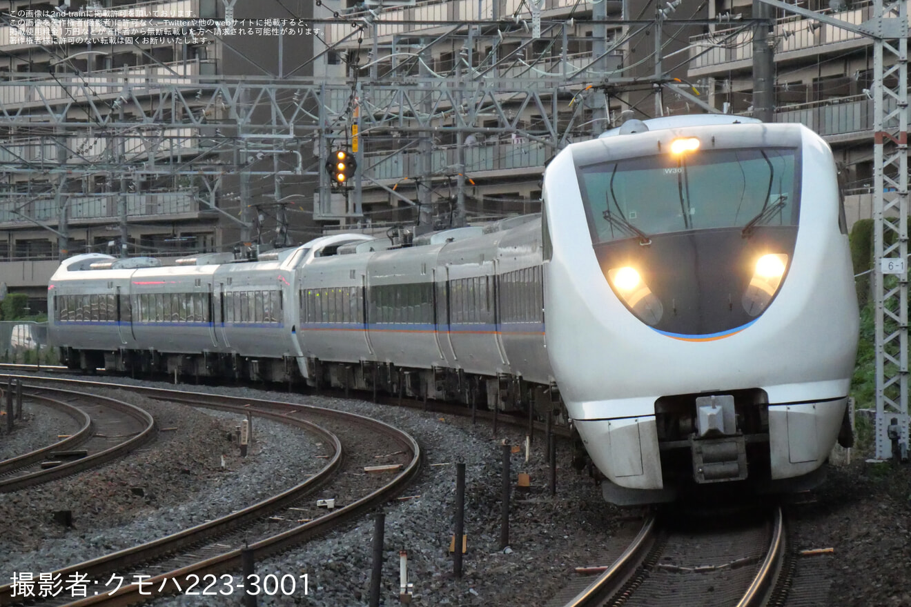 【JR西】683系W36編成(しらさぎ色)が特急サンダーバードの運用を代走の拡大写真