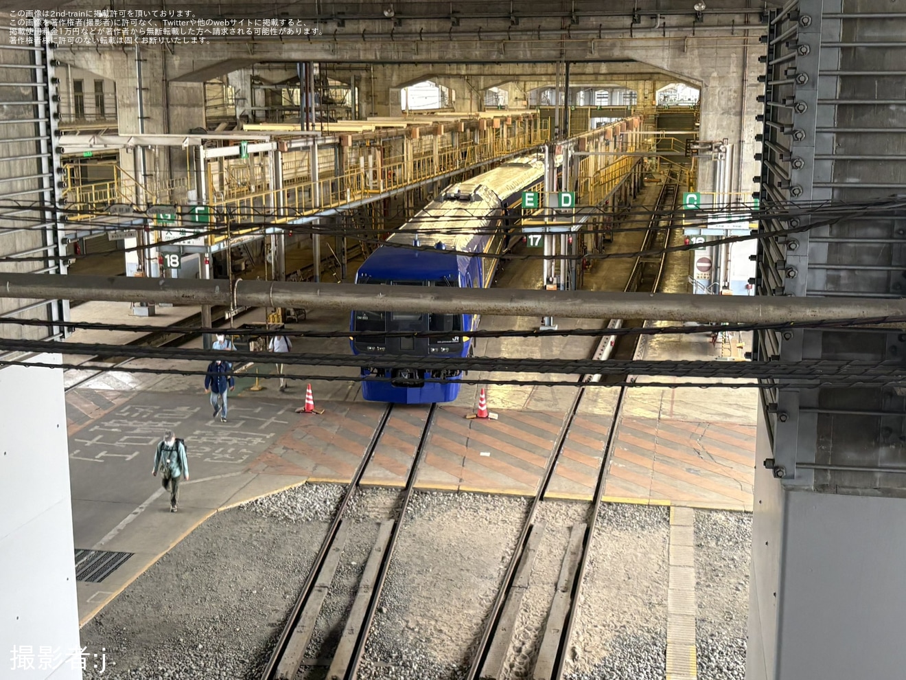 【JR東】253系1000番台OM-N02編成が大宮総合車両センターで新塗装へ(塗装完了後と見られる顔も目撃)の拡大写真