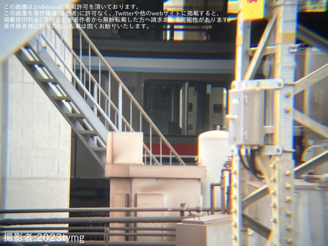 【東急】3000系3110Fのリニューアルに伴うラッピング作業が進むを元住吉検車区付近で撮影した写真