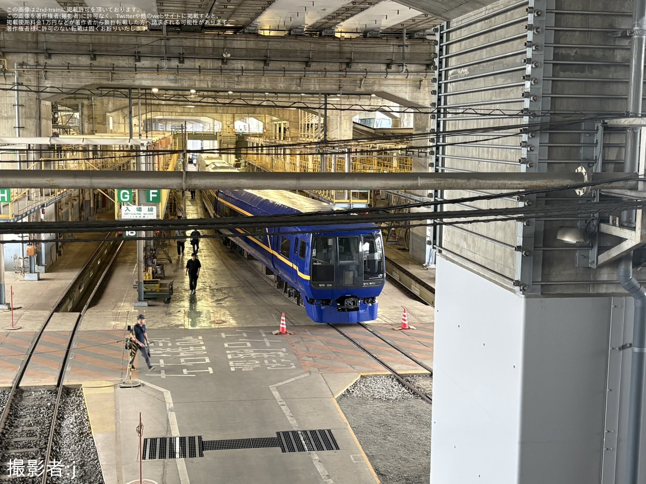 【JR東】253系1000番台OM-N02編成が大宮総合車両センターで新塗装へ(塗装完了後と見られる顔も目撃)の拡大写真