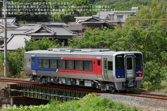 【JR四】N2000系気動車2458号車が検査を終えて多度津工場出場をみの～詫間間で撮影した写真