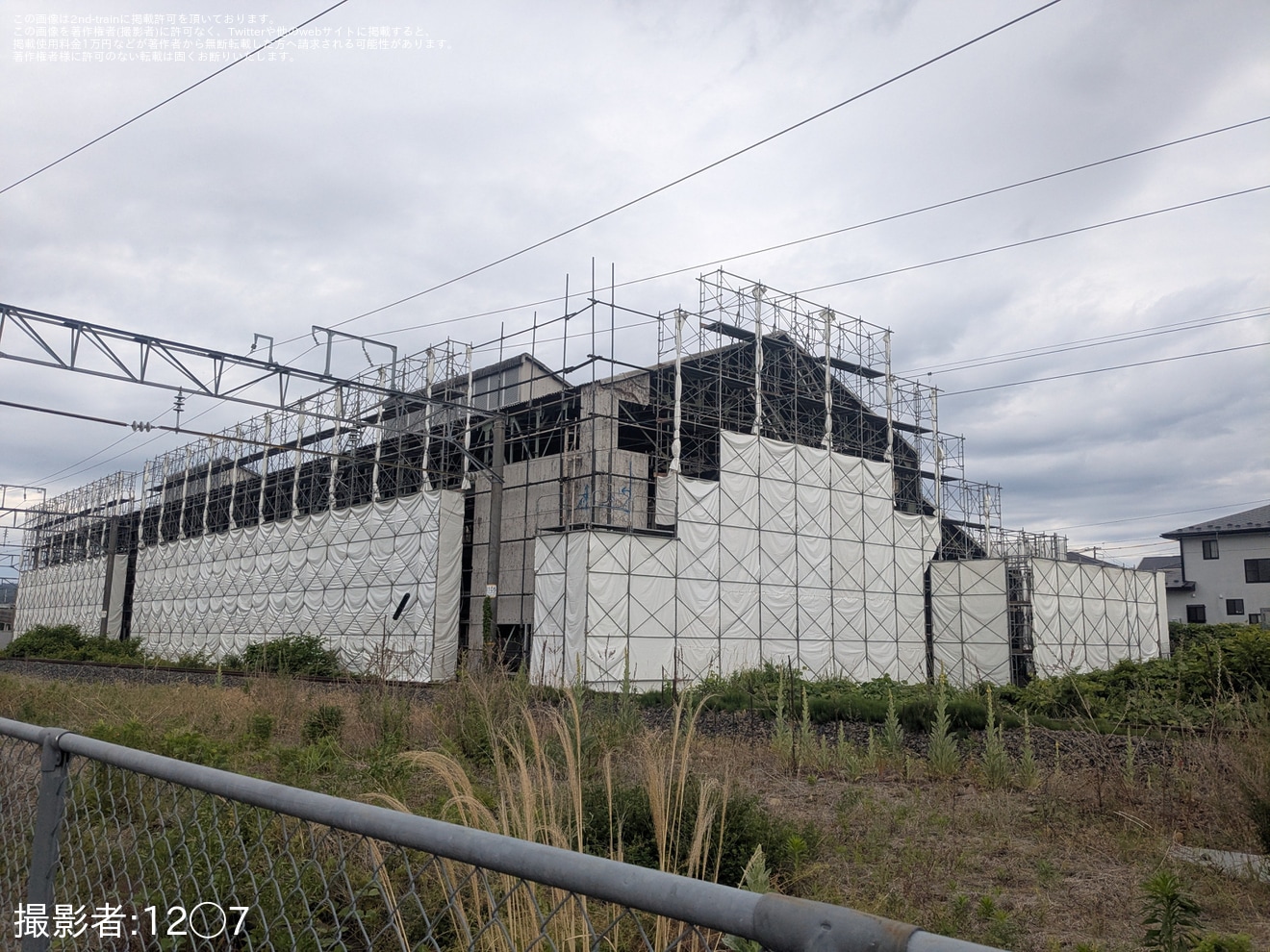 【JR東】旧福島機関区跡の建屋で解体作業が進むの拡大写真