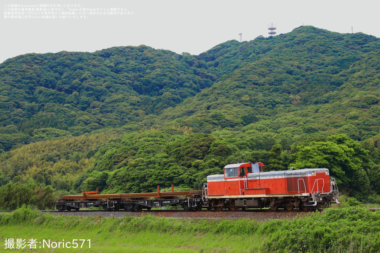 【JR西】DE10-1076牽引のチキ2両編成による東萩工臨の実施の拡大写真