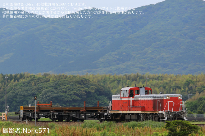 【JR西】DE10-1076牽引のチキ2両編成による東萩工臨の実施を黒井村～川棚温泉間で撮影した写真