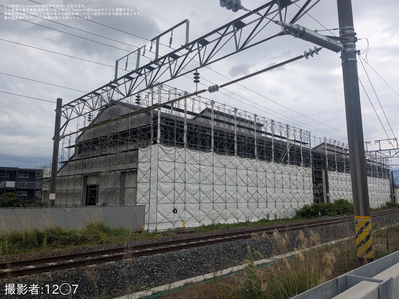 【JR東】旧福島機関区跡の建屋で解体作業が進むの拡大写真