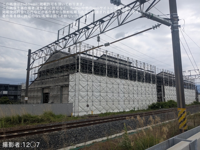 【JR東】旧福島機関区跡の建屋で解体作業が進むを不明で撮影した写真
