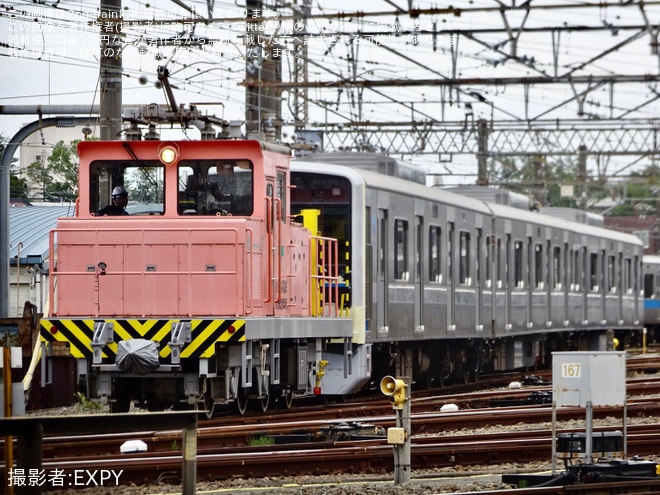 【小田急】3000形3277Fの新宿方3両がリニューアル工事中の姿で確認されるを不明で撮影した写真