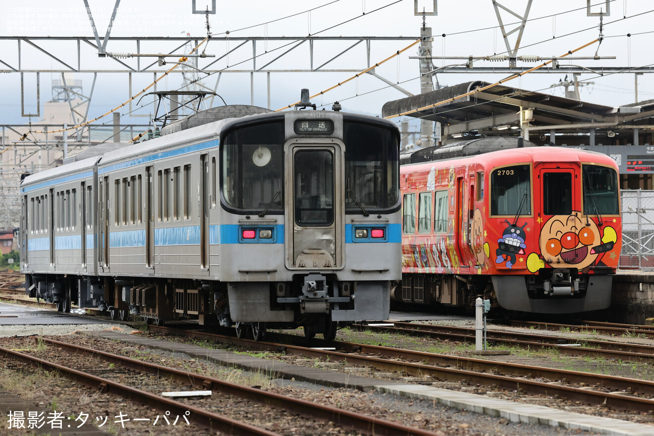 【JR四】7000系電車7106号車+7025号車が多度津工場での検査を終えて出場の拡大写真
