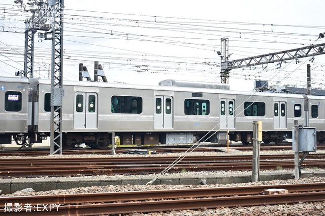 【小田急】3000形3277Fの新宿方3両がリニューアル工事中の姿で確認されるを不明で撮影した写真