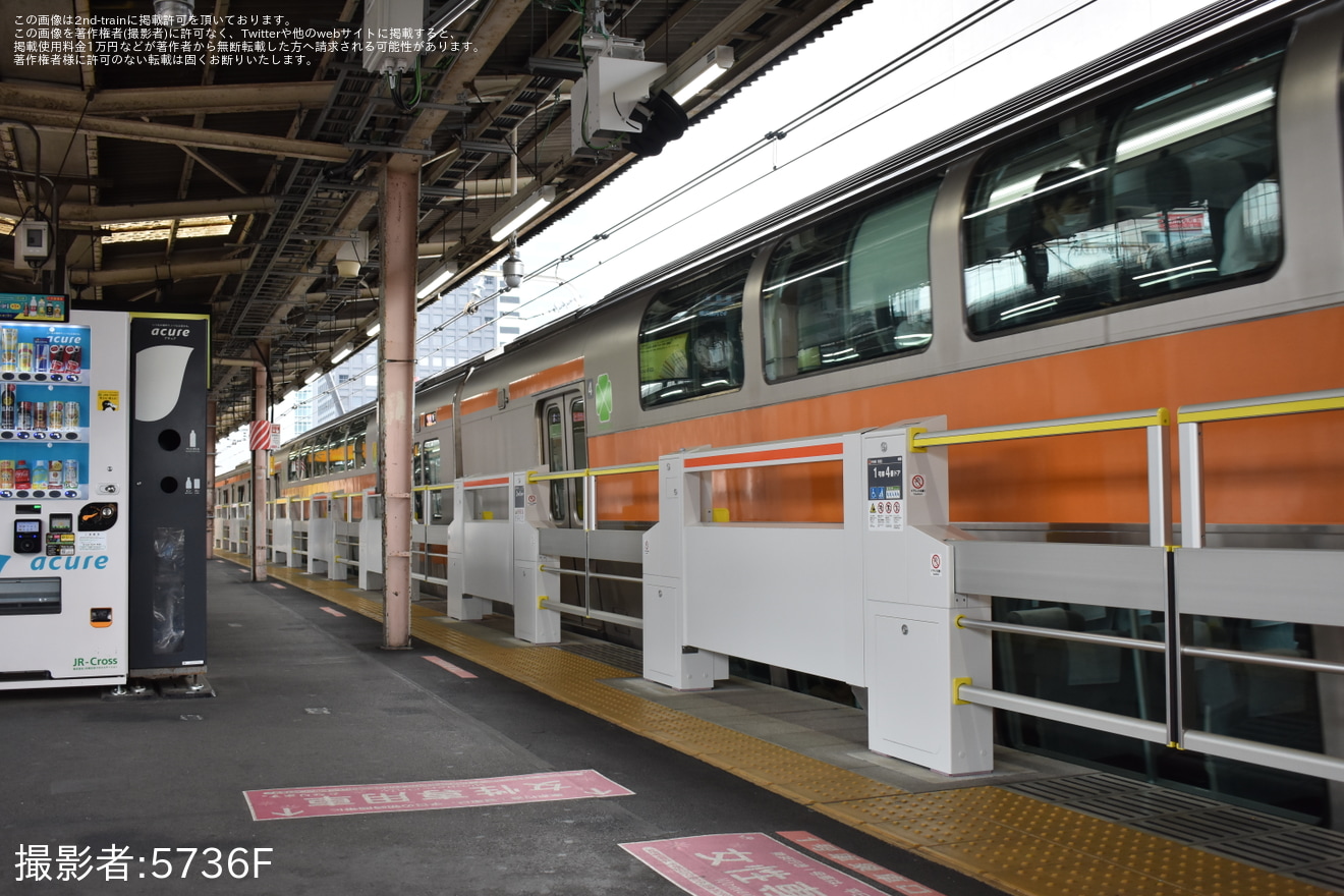 【JR東】中央快速線 中野駅のホームドアが稼働開始(6・8番線)の拡大写真