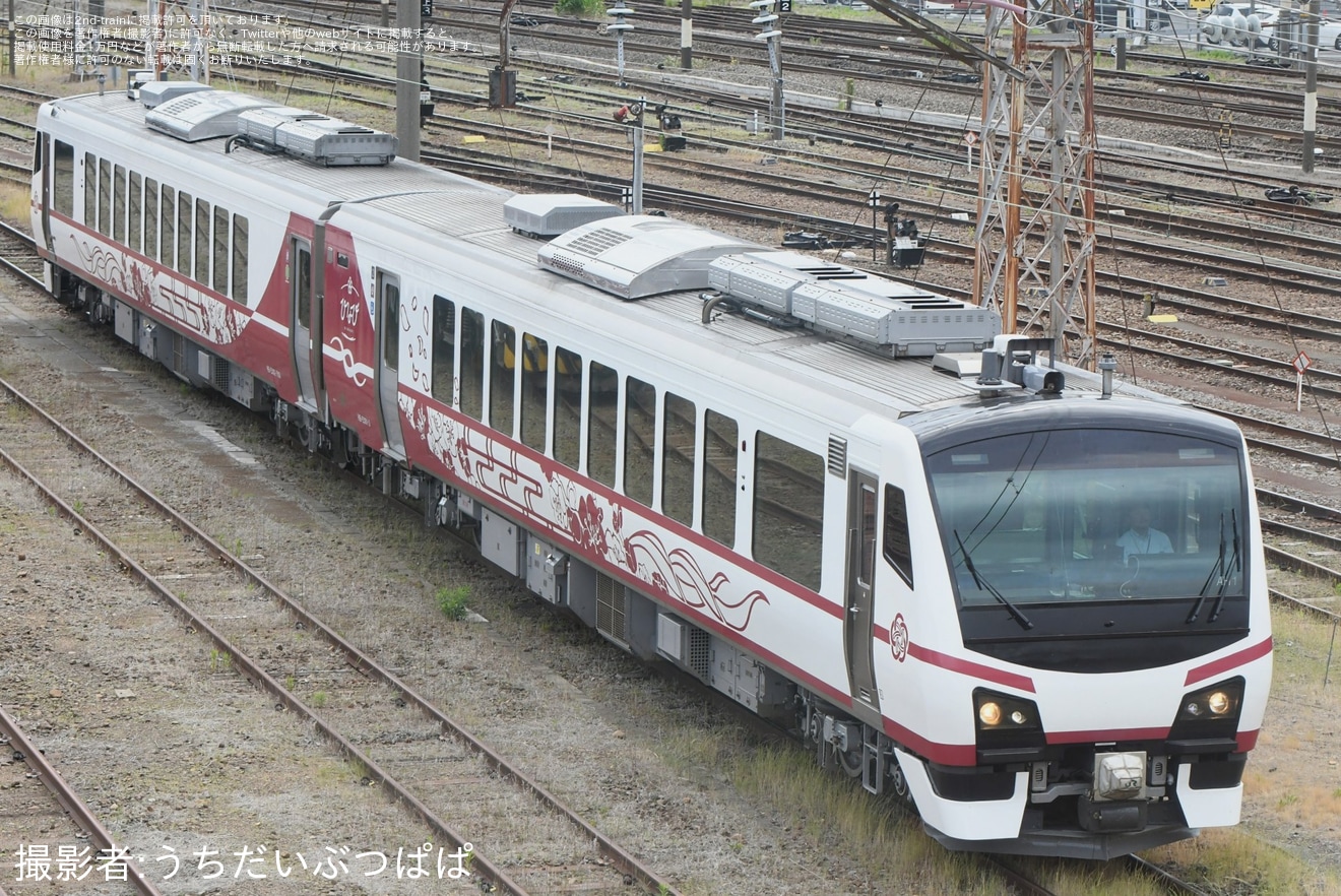 【JR東】HB-E300系「ひなび」を使用した「ふるまい酒まつり号」が運転の拡大写真