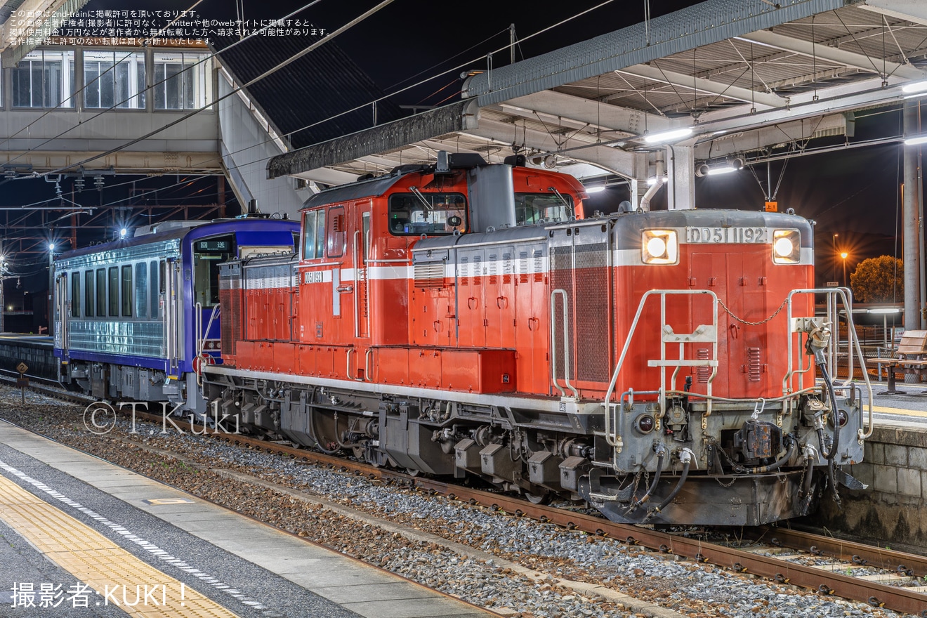 【JR西】キハ120-306が後藤総合車両所を出場し配給輸送の拡大写真