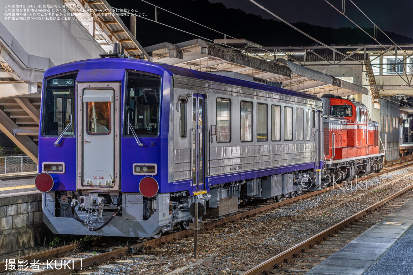 【JR西】キハ120-306が後藤総合車両所を出場し配給輸送の拡大写真