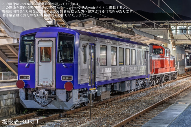 【JR西】キハ120-306が後藤総合車両所を出場し配給輸送（2枚目）
