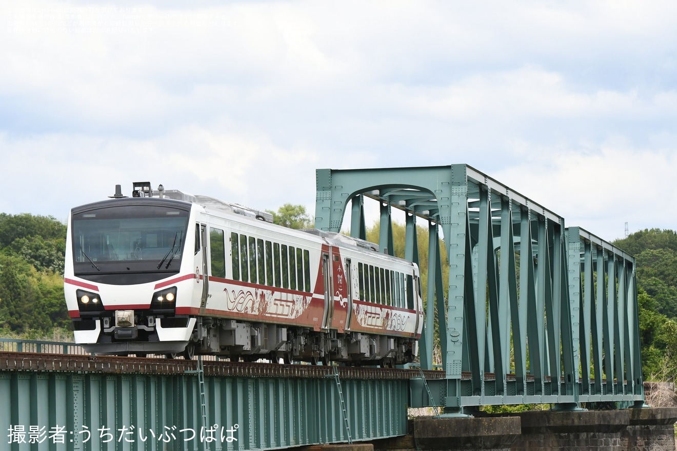 【JR東】HB-E300系「ひなび」を使用した「ふるまい酒まつり号」が運転の拡大写真