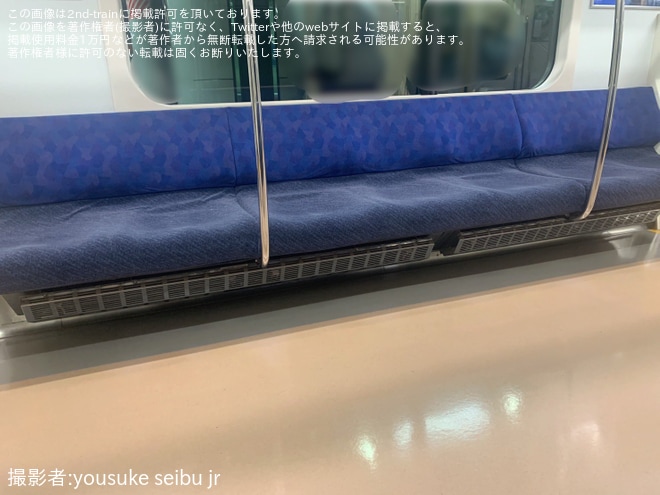 【JR東】E233系ケヨ103編成の座席モケットが変更を不明で撮影した写真