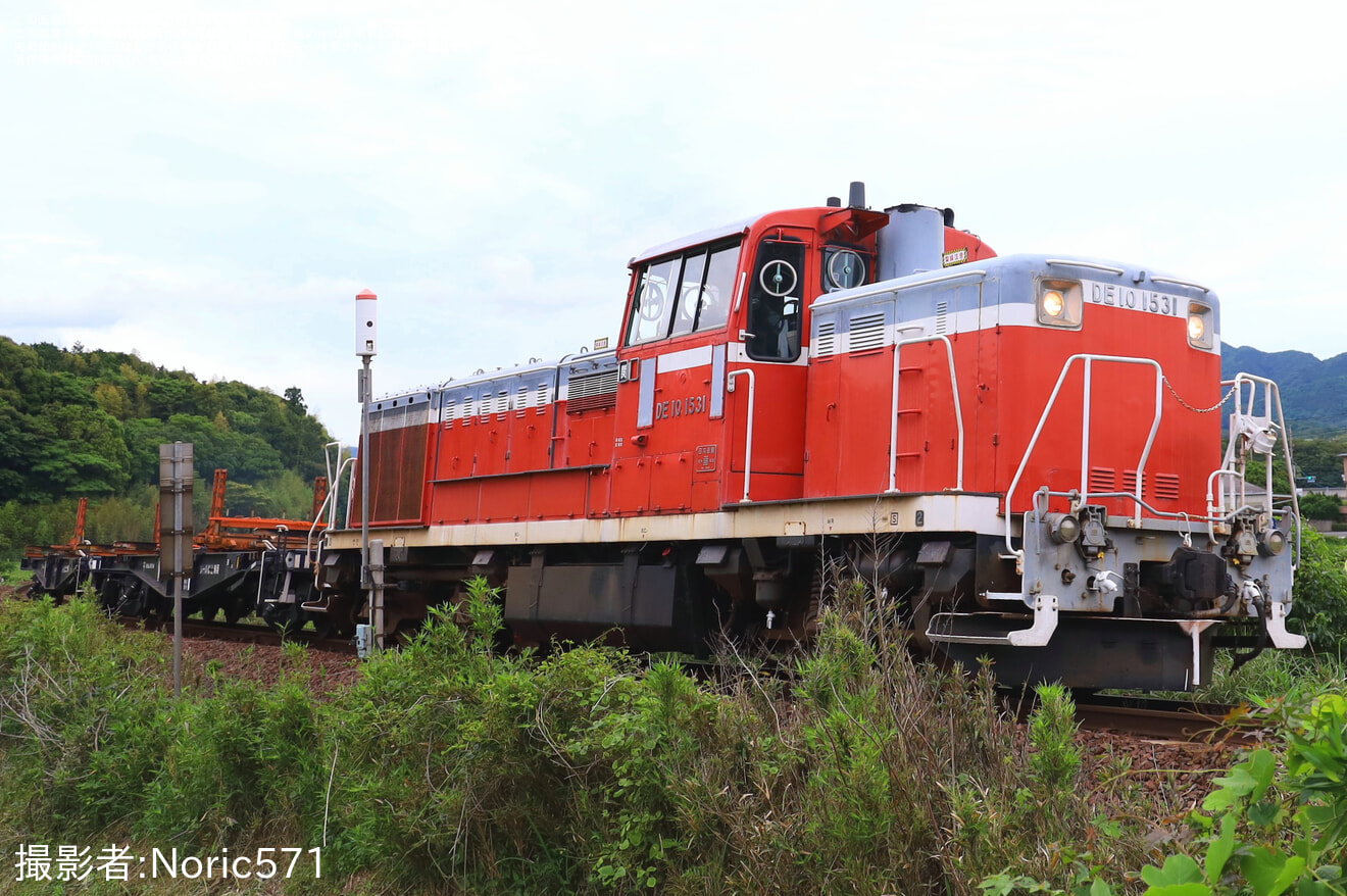 【JR西】DE10-1531牽引による東萩工臨空チキ2両の返却運用実施の拡大写真