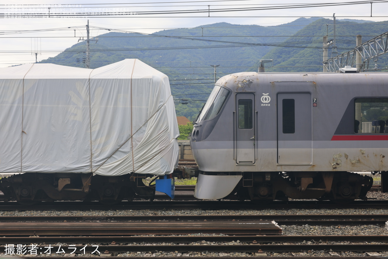 【西武】10000系10101Fが3000系3011Fと連結の拡大写真