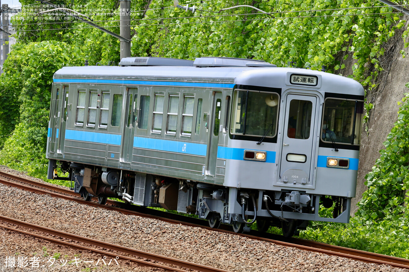【JR四】1000形気動車1004号車が検査を終えて多度津工場出場試運転の拡大写真