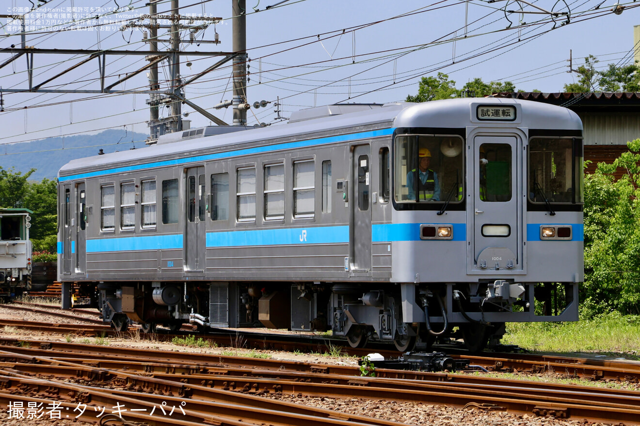 【JR四】1000形気動車1004号車が検査を終えて多度津工場出場試運転の拡大写真
