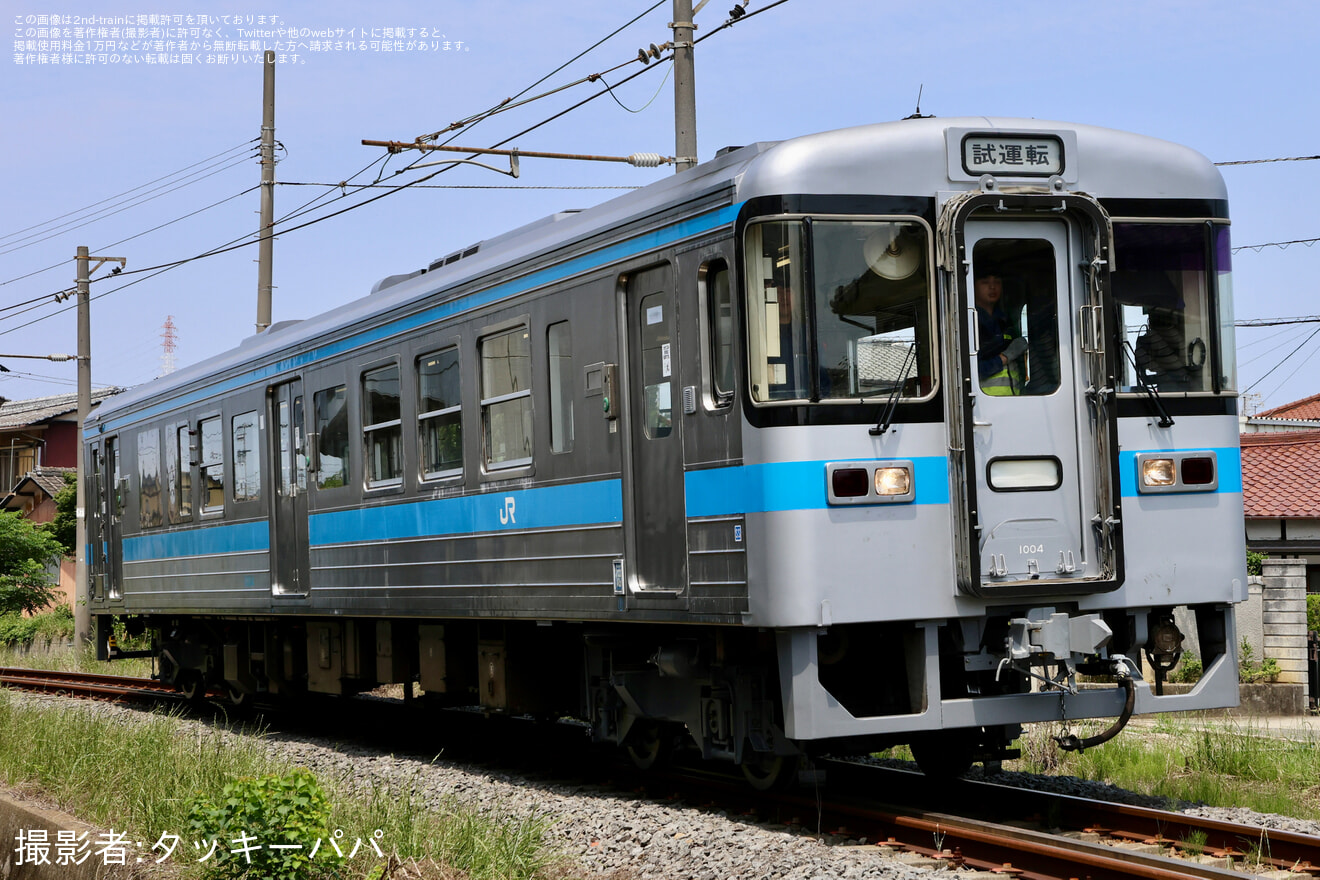 【JR四】1000形気動車1004号車が検査を終えて多度津工場出場試運転の拡大写真
