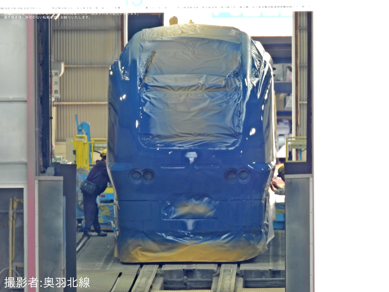 【JR東】秋田総合車両センターでE653系1000番台が青色にの拡大写真