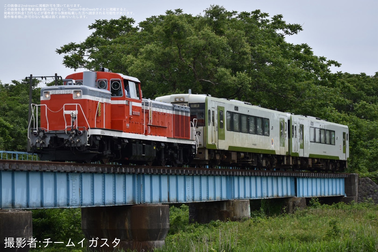 【JR東】キハ100-46・キハ100-201が秋田総合車両センターへ廃車回送の拡大写真
