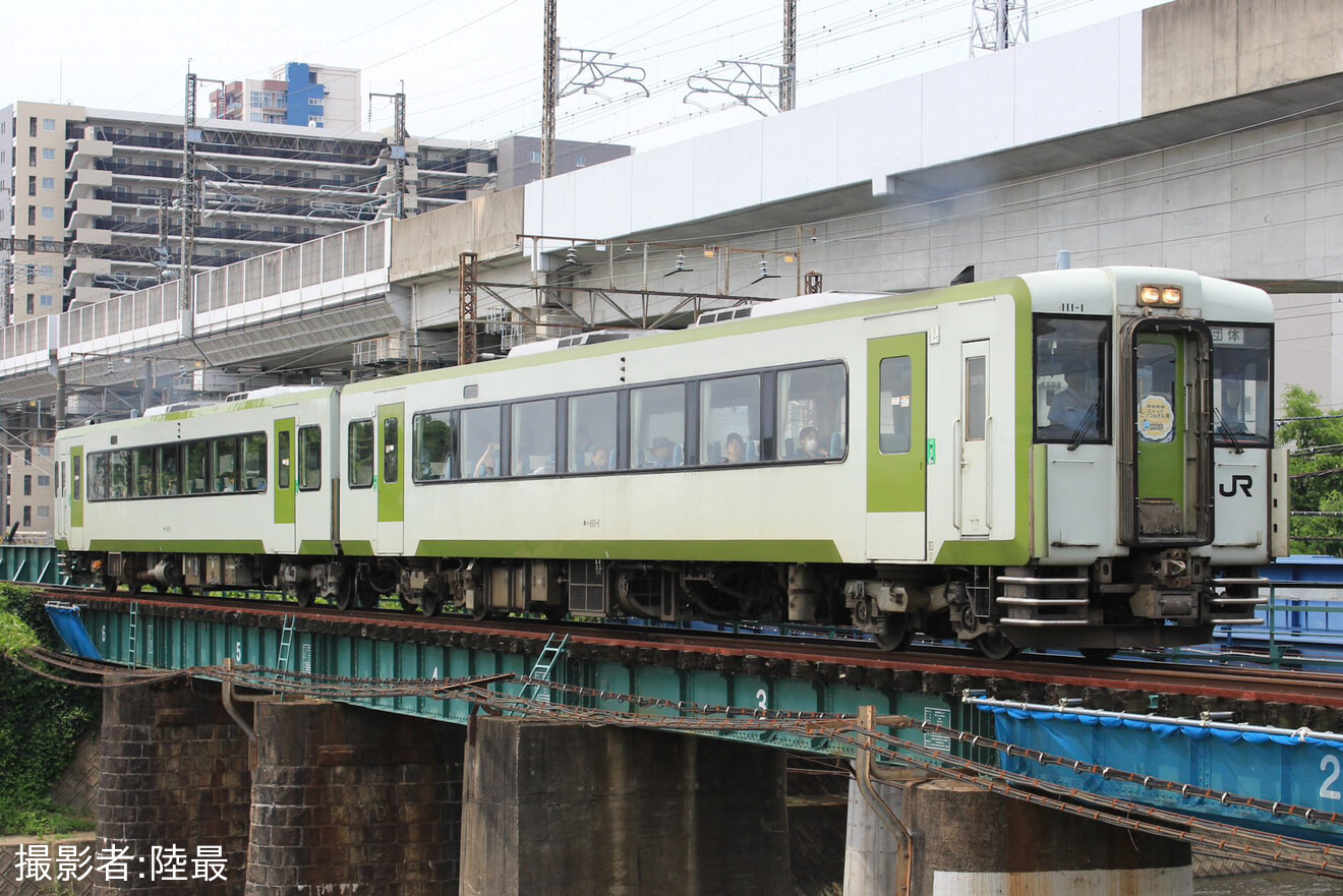 【JR東】キハ111-1+キハ112-1が団体臨時列車「磐越東線スイーツごっつぉさん号」に充当の拡大写真