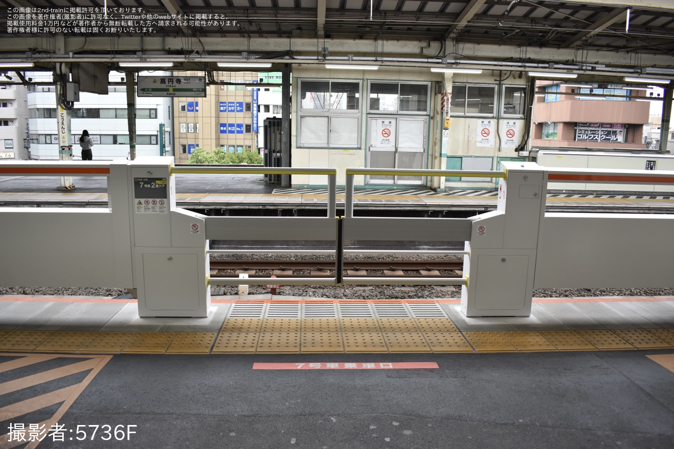 【JR東】中央快速線 高円寺駅のホームドアが稼働開始の拡大写真