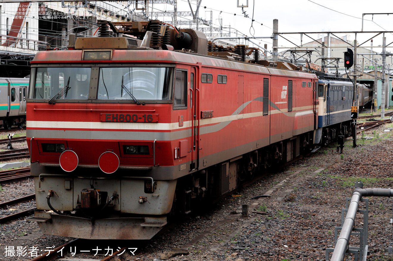 【JR貨】EH800-16が大宮車両所へ入場の拡大写真