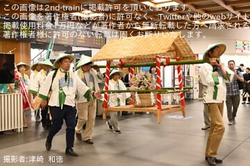 【JR西】桜井線の列車で三枝祭向けのささゆりを輸送