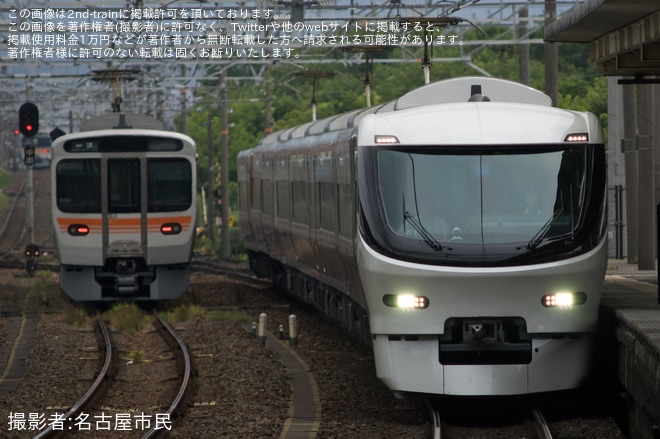 【JR海】385系E1編成が中央線にて試運転を実施を春日井駅で撮影した写真